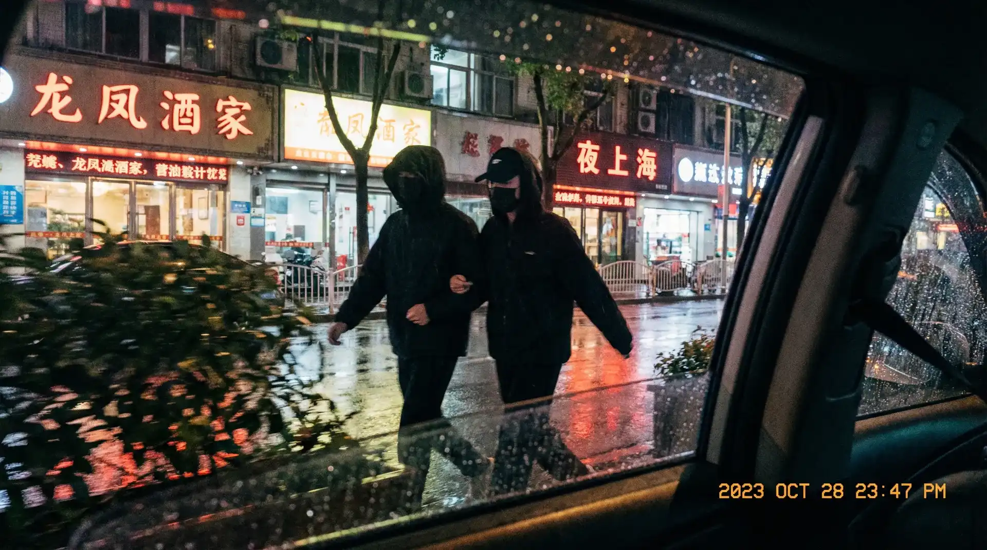 暗网禁区 - 热门专题与内容导航推荐 - 顶流明星深夜密会现场抓拍照片
